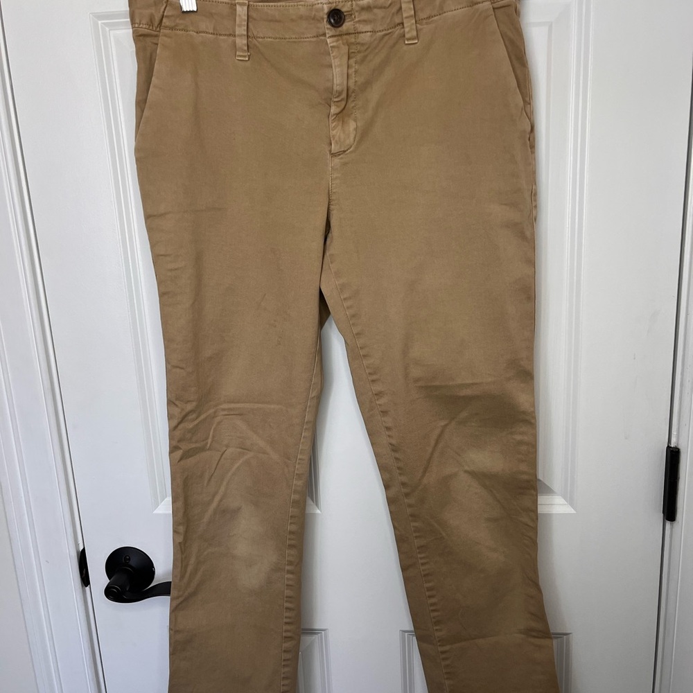 Mid-rise Women’s Gap Chinos- Just in time for Spring